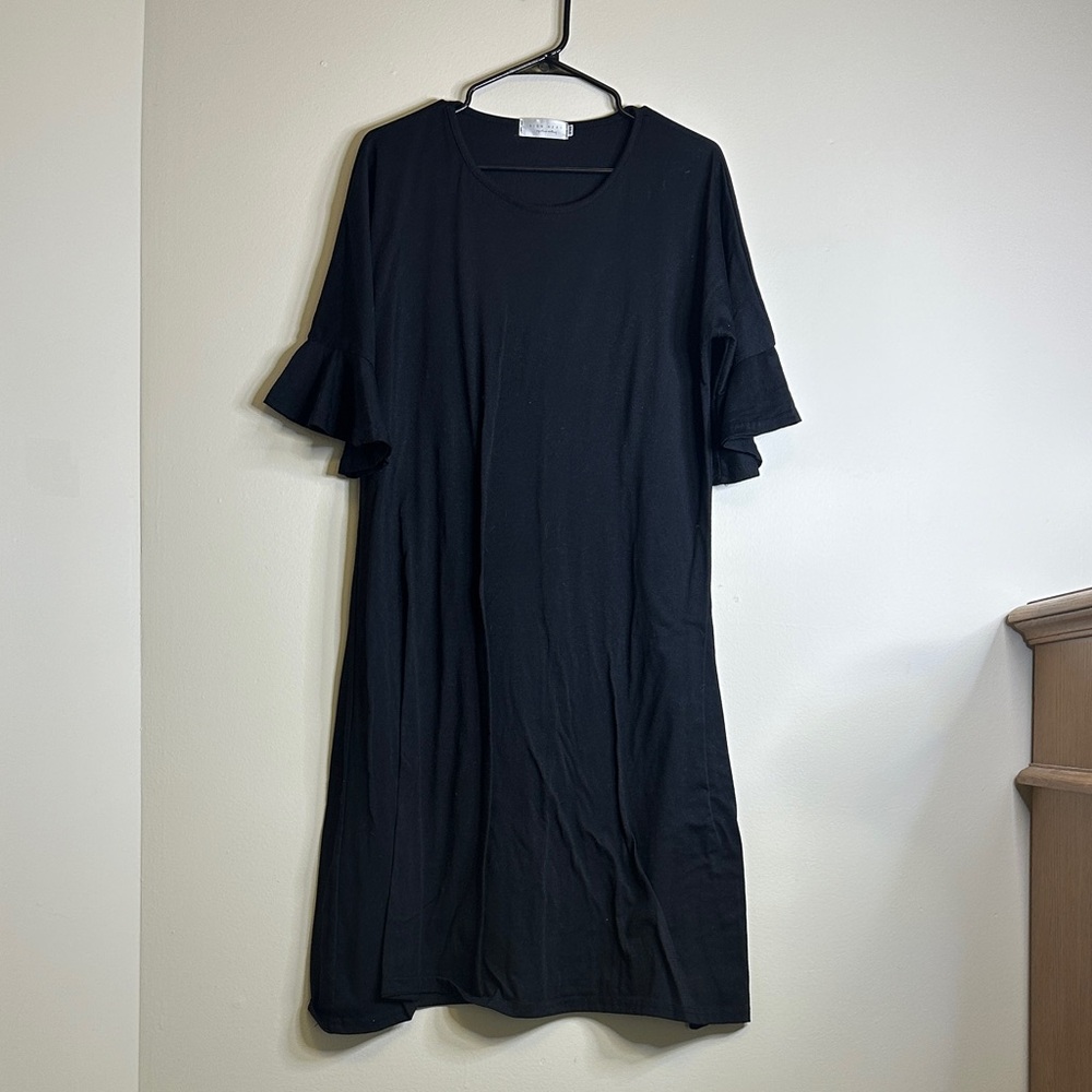 Chic Black Midi Dress with Ruffle Sleeves